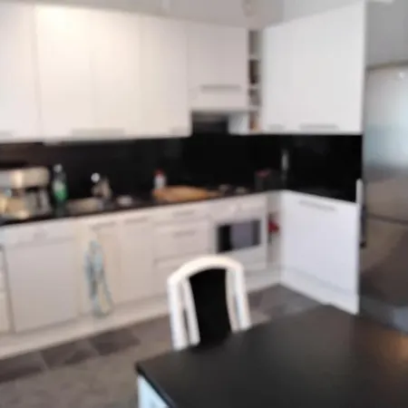 Wonderful Close To The Center Apartment *